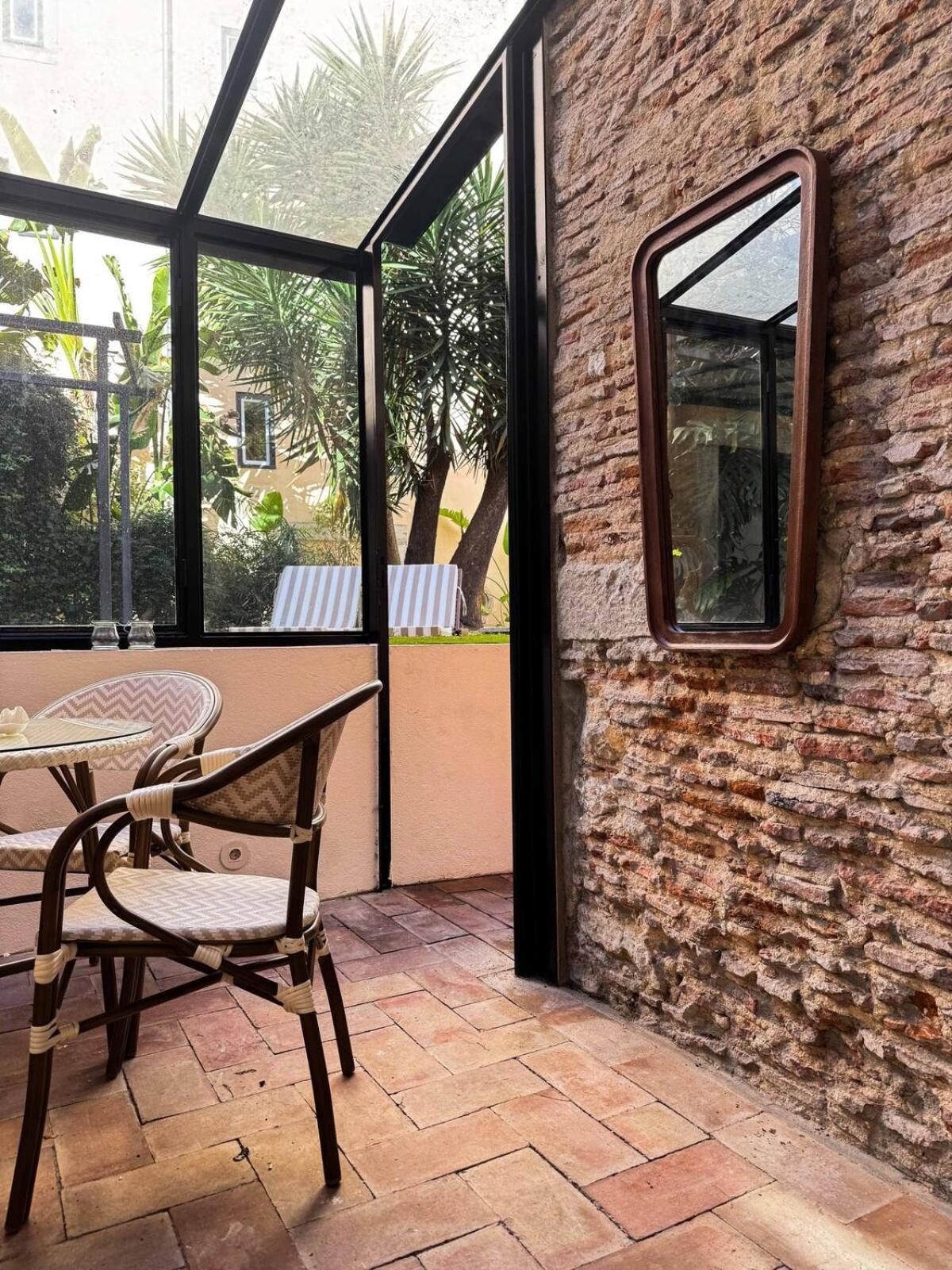 Pool & Garden In The Heart Of Lisbon