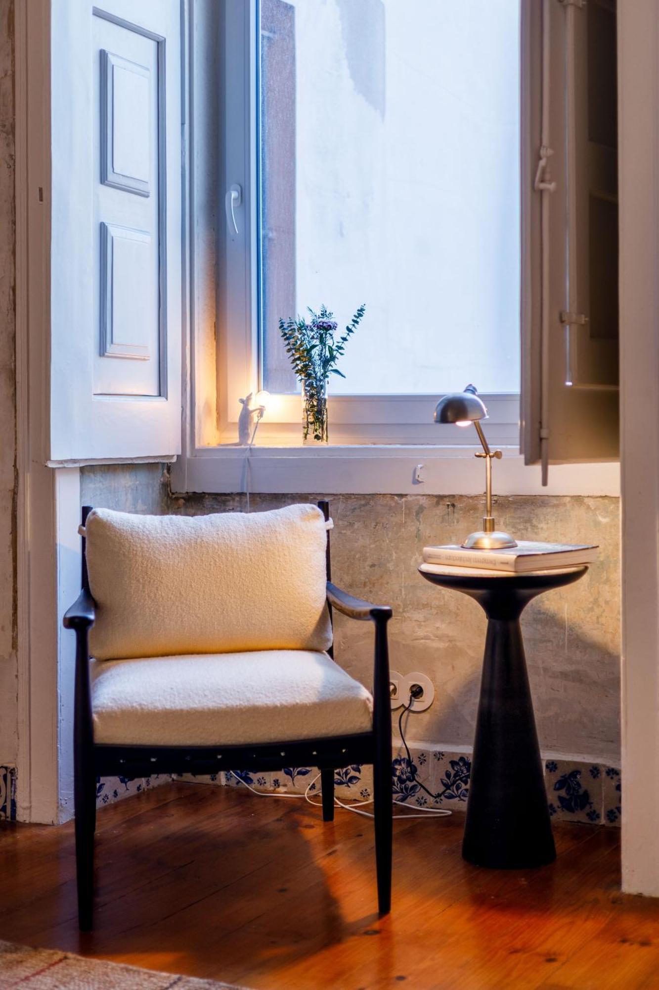 Pool & Garden In The Heart Of Apartment Lisbon
