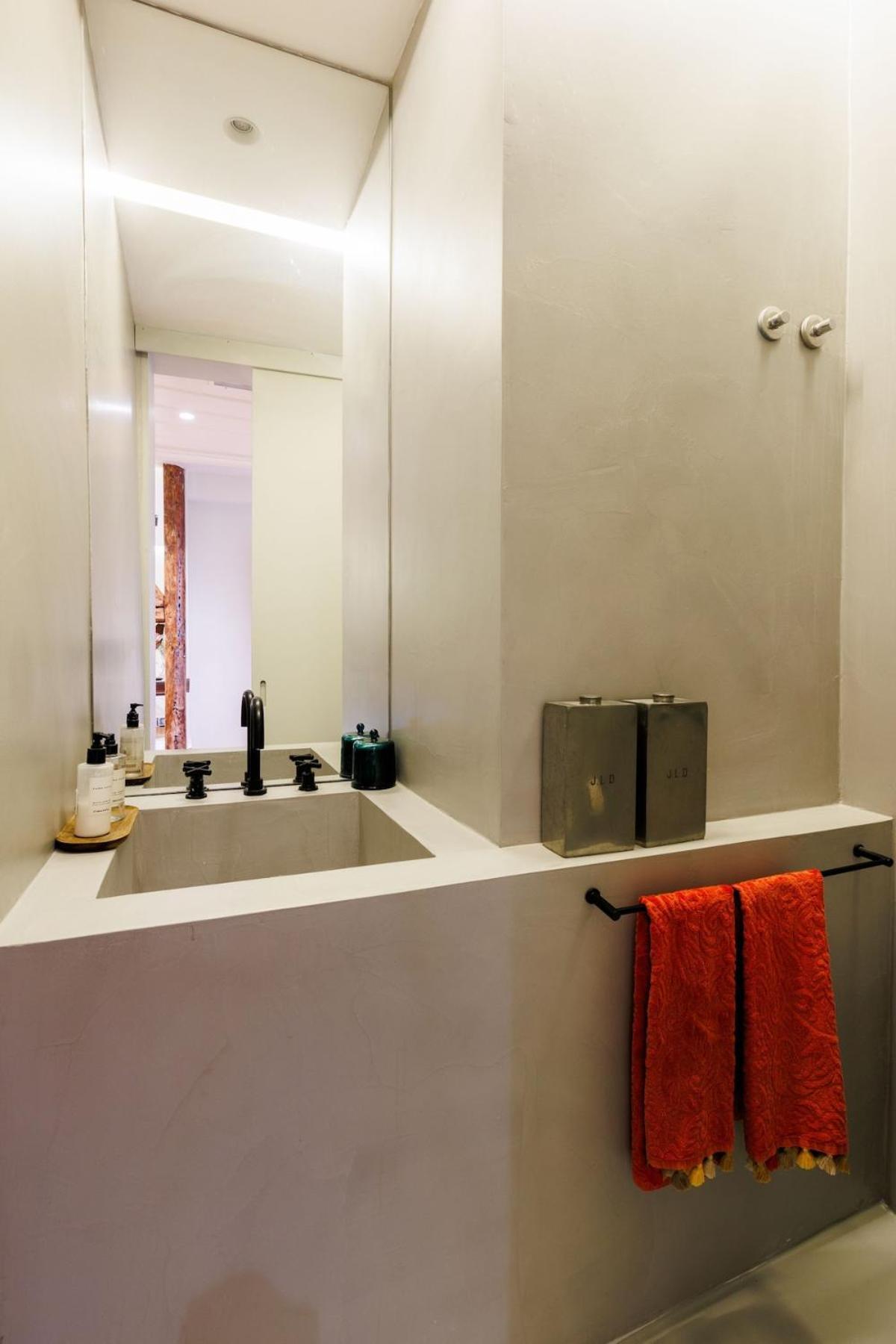 Pool & Garden In The Heart Of Apartment Lisbon
