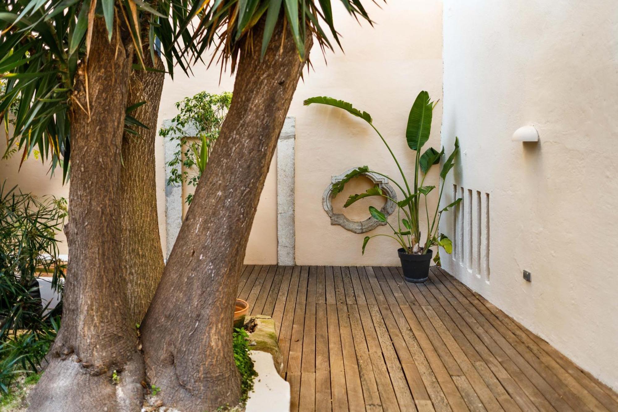 Apartment Pool & Garden In The Heart Of *