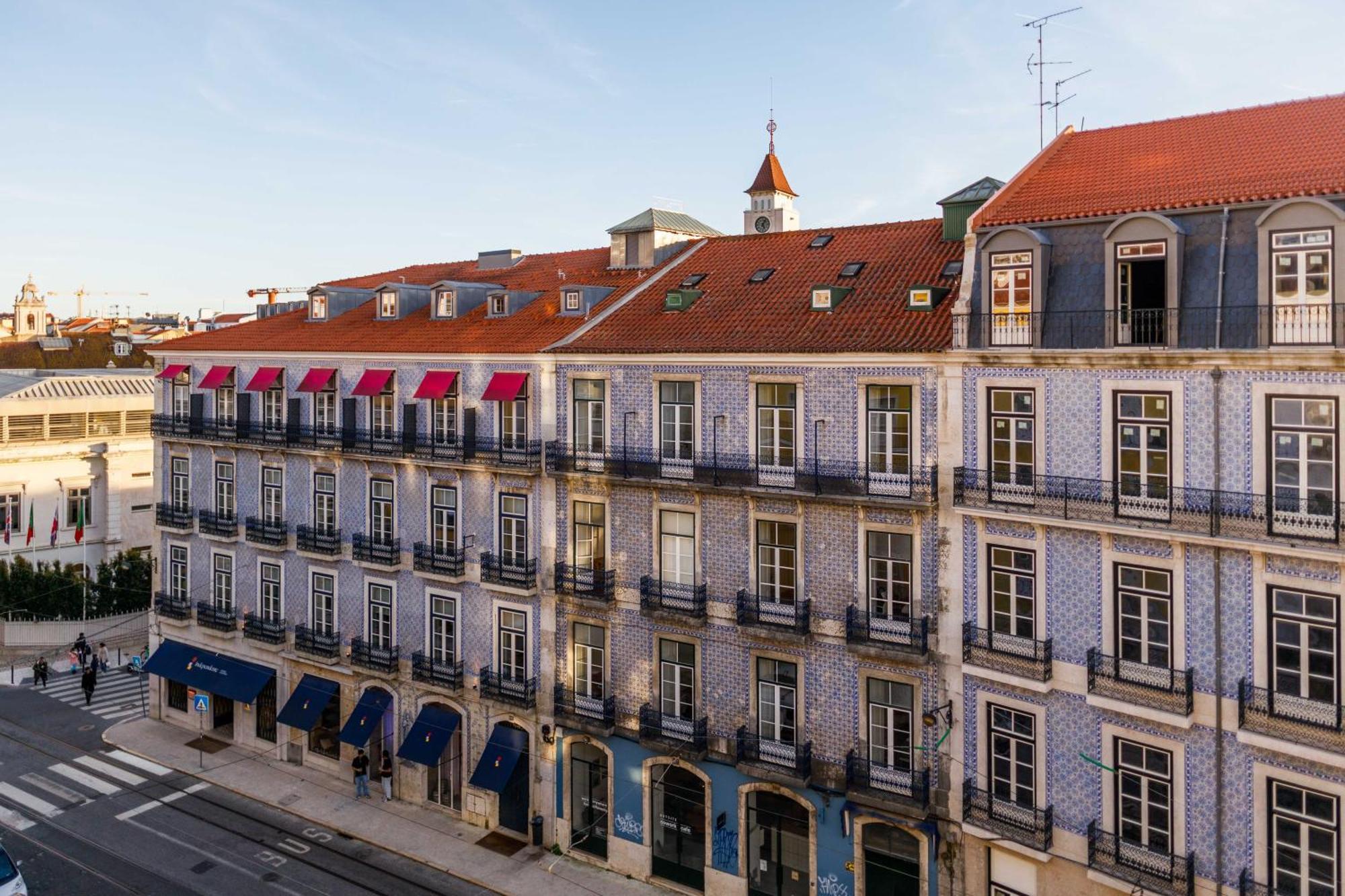 Pool & Garden In The Heart Of Lisbon