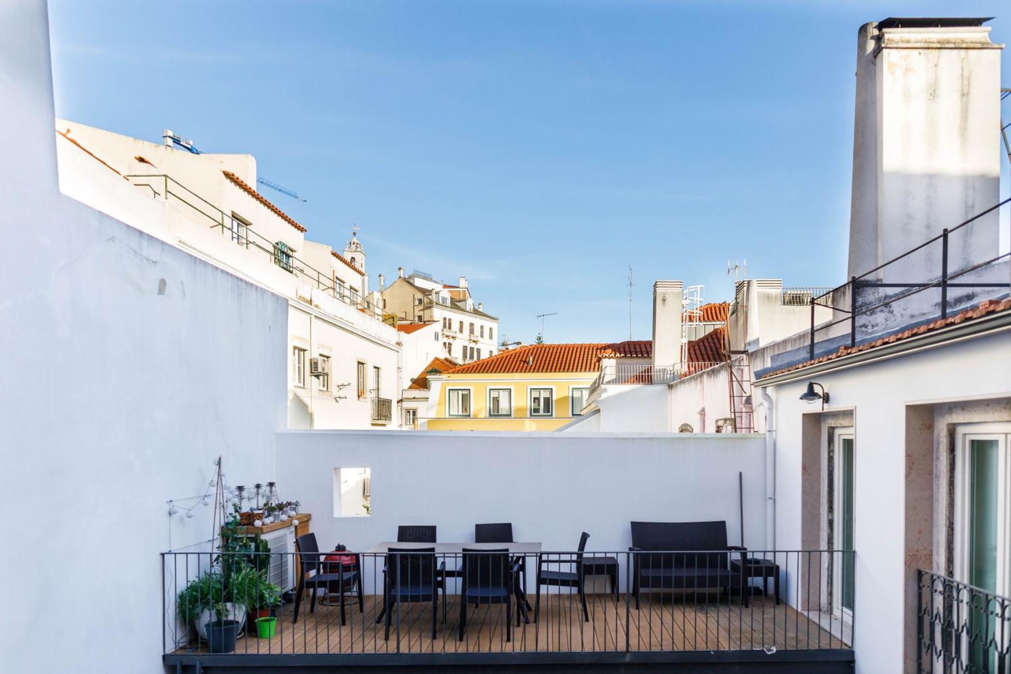 Apartment Pool & Garden In The Heart Of Lisbon