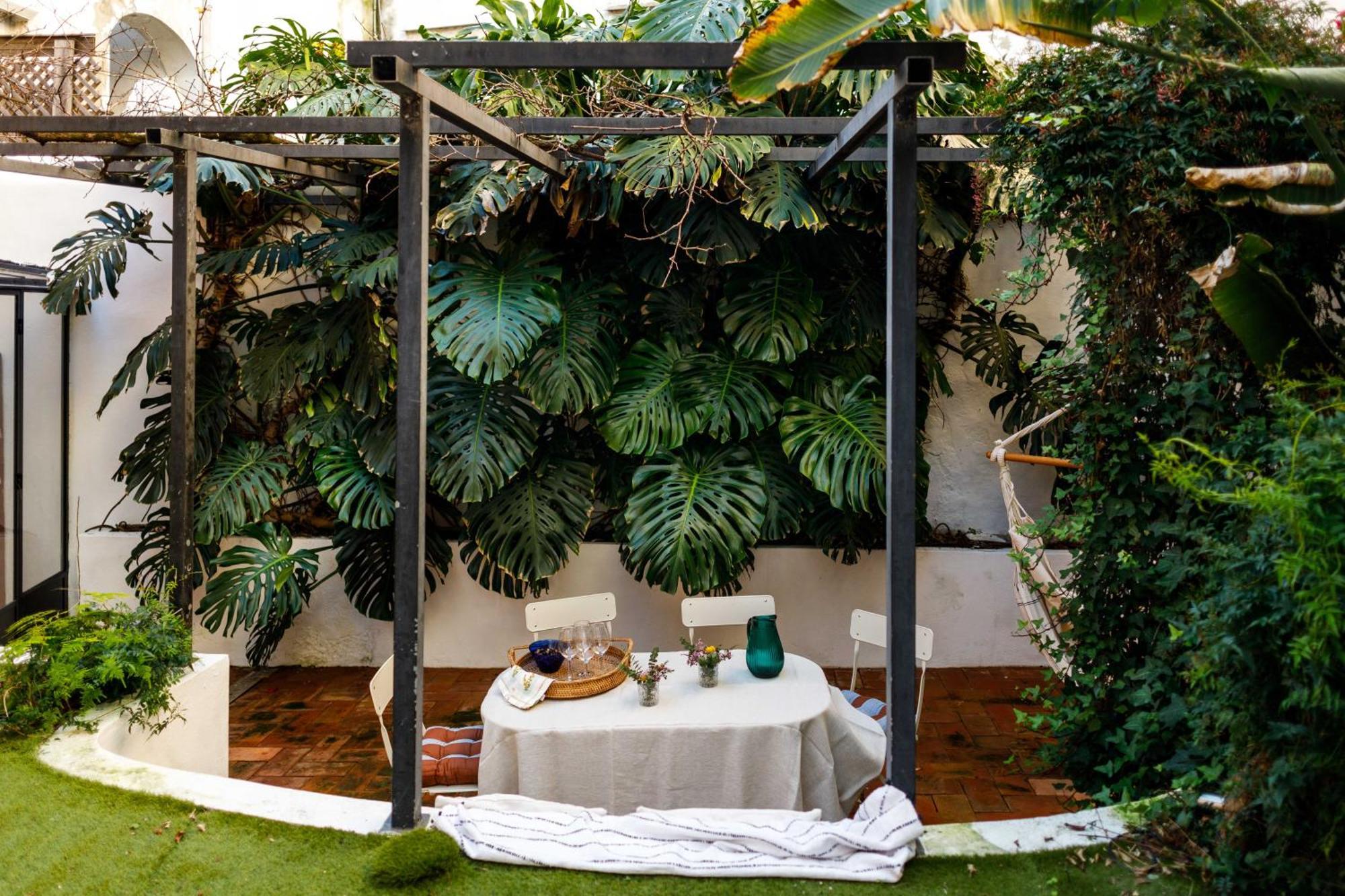 Pool & Garden In The Heart Of Lisbon